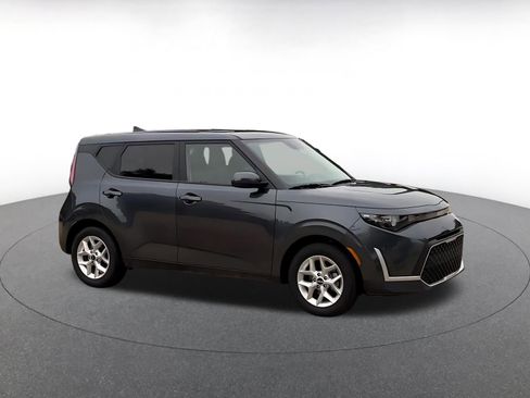 Used 2025 Kia Soul LX w/ LX Technology Package image 2