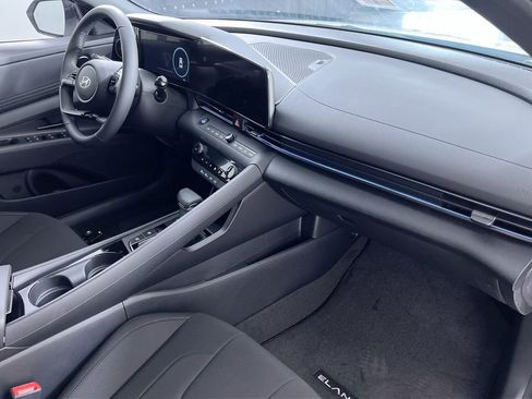Used 2025 Hyundai Elantra SEL image 31