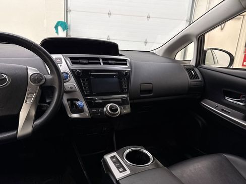 Used 2017 Toyota Prius V Four FWD image 15