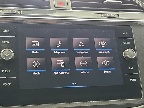 Used 2022 Volkswagen Tiguan SE w/ Panoramic Sunroof Package image 21