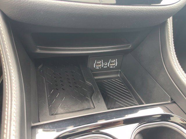Used 2025 Chrysler Pacifica Limited FWD image 27