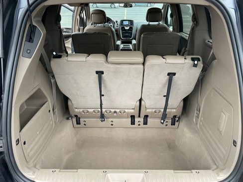 Used 2014 Chrysler Town & Country Touring image 15