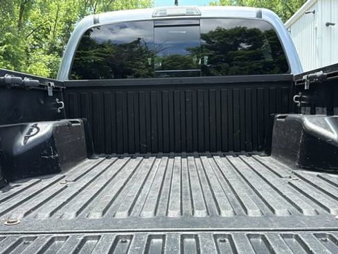 Used 2017 Toyota Tacoma TRD Off-Road w/ Tow Package (A/T) AWD/4WD image 25