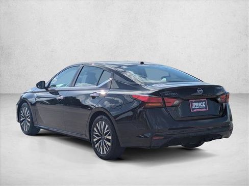 Used 2024 Nissan Altima 2.5 SV FWD image 8