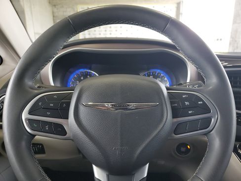 Certified 2022 Chrysler Voyager LX FWD image 21