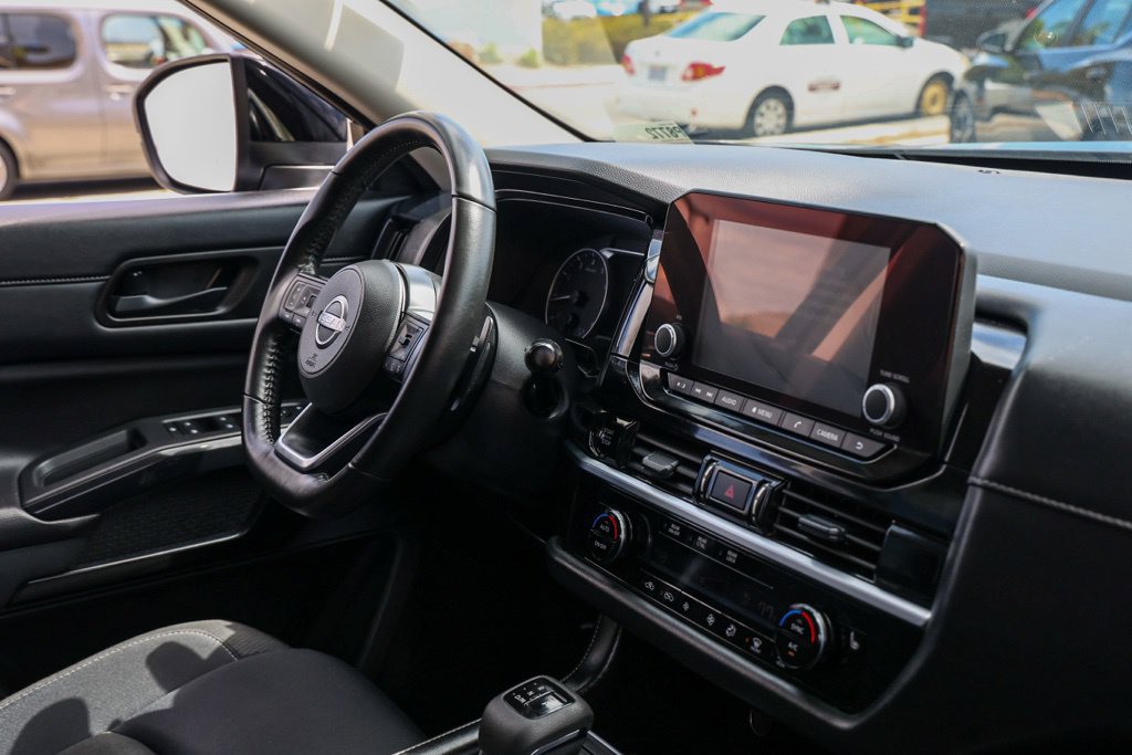 Used 2025 Nissan Pathfinder SV FWD image 21