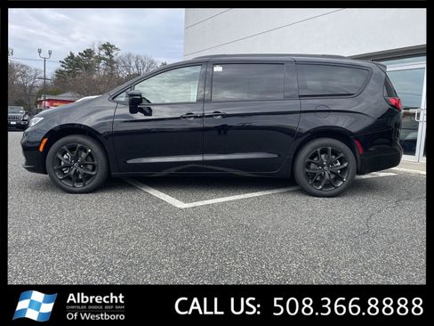 New 2026 Chrysler Pacifica Limited image 2