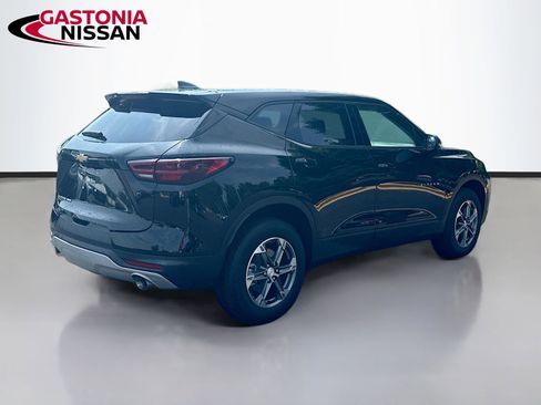 Used 2025 Chevrolet Blazer LT AWD/4WD image 9