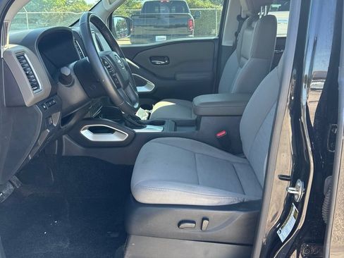 Used 2024 Nissan Frontier SV w/ SV Convenience Package RWD image 7