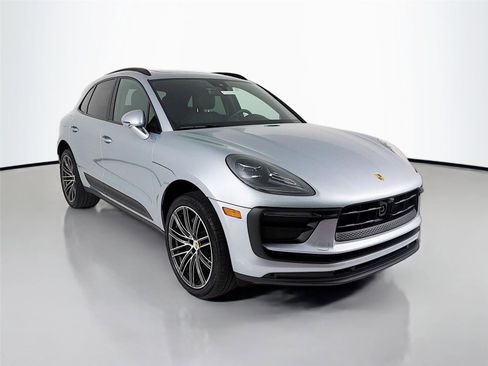 Used 2026 Porsche Macan AWD/4WD image 30