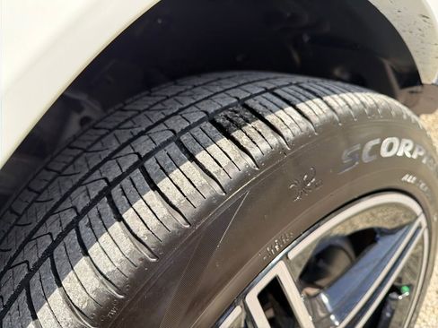 Used 2025 Mercedes-Benz GLS 450 4MATIC image 25