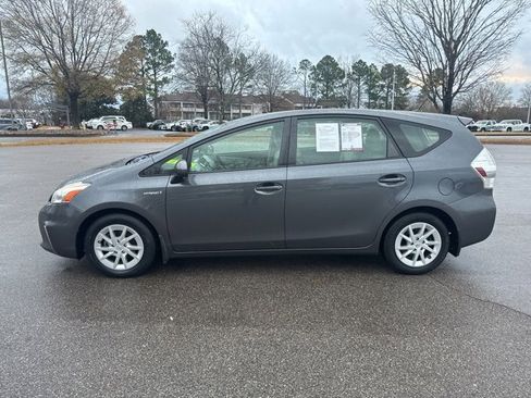 Used 2012 Toyota Prius V image 2