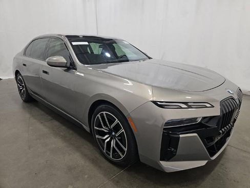 Used 2023 BMW 760i xDrive w/ Parking Assistance Package AWD/4WD image 3
