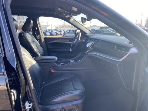 Used 2024 Jeep Grand Cherokee L Limited w/ Luxury Tech Group II image 30