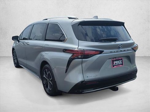 Certified 2025 Toyota Sienna Platinum AWD/4WD image 8