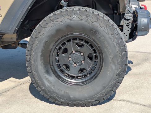 Used 2020 Jeep Gladiator Rubicon image 11