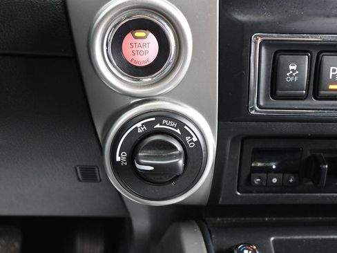 Used 2019 Nissan Titan PRO-4X w/ Pro-4x Convenience Package AWD/4WD image 22