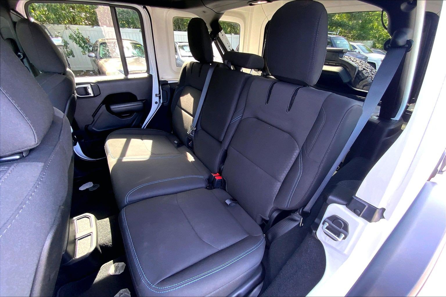 Used 2021 Jeep Wrangler Unlimited Rubicon 4xe w/ Safety Group AWD/4WD image 28