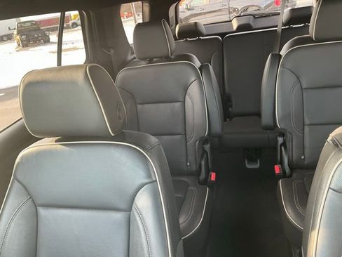 Used 2023 Chevrolet Traverse Premier FWD image 29