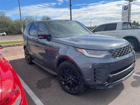 Used 2024 Land Rover Discovery Dynamic SE image 2