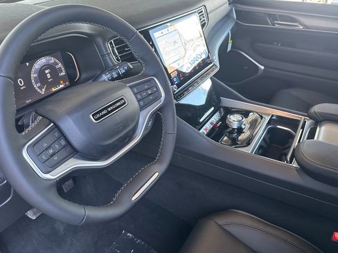 New 2026 Jeep Grand Wagoneer 2WD image 9
