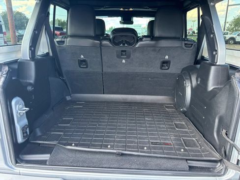Used 2023 Jeep Wrangler Unlimited Sahara AWD/4WD image 16