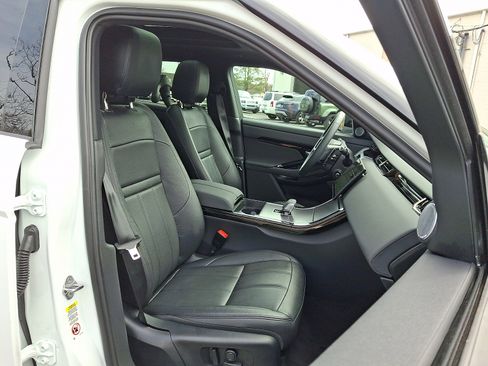 Used 2025 Land Rover Range Rover Evoque Dynamic SE AWD/4WD image 3