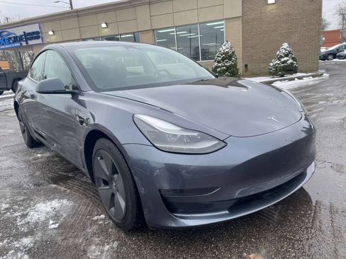 Used 2023 Tesla Model 3 Standard Range image 3