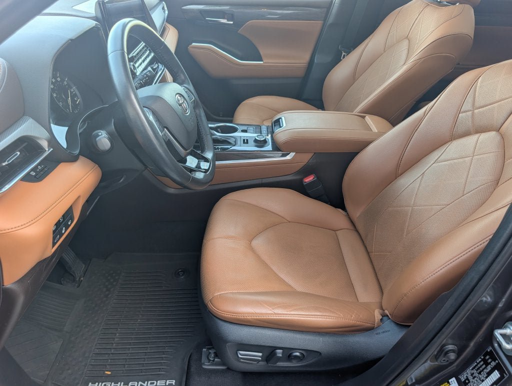 Certified 2020 Toyota Highlander Platinum AWD/4WD image 16