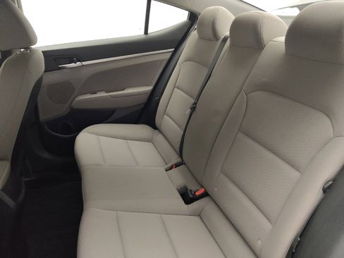 Used 2020 Hyundai Elantra SE FWD image 18