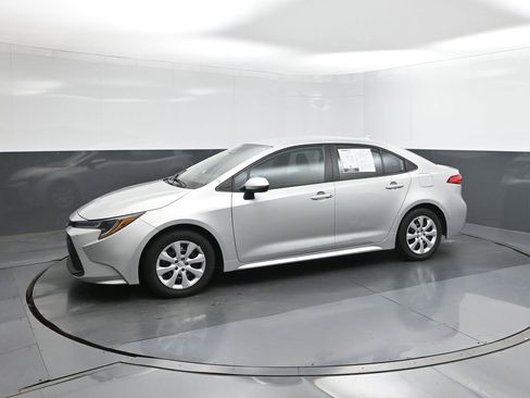Used 2024 Toyota Corolla LE FWD image 29