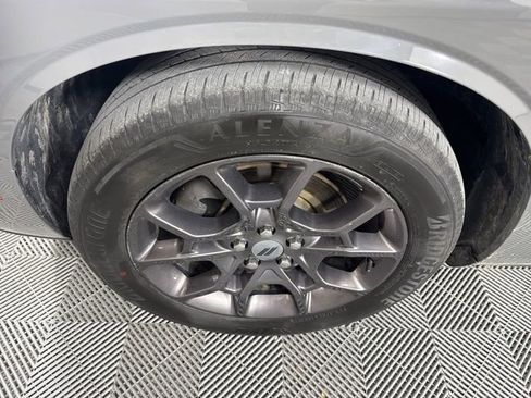 Used 2018 Dodge Challenger GT w/ GT Interior Package image 10