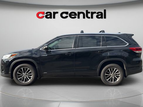 Used 2018 Toyota Highlander XLE AWD/4WD image 2