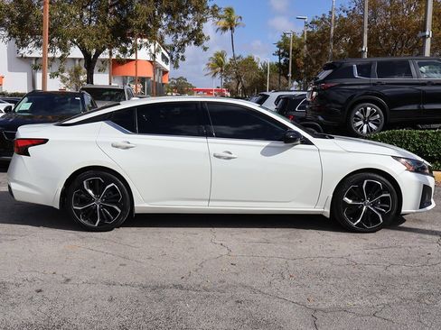 Used 2024 Nissan Altima 2.5 SR w/ SR Premium Package image 16