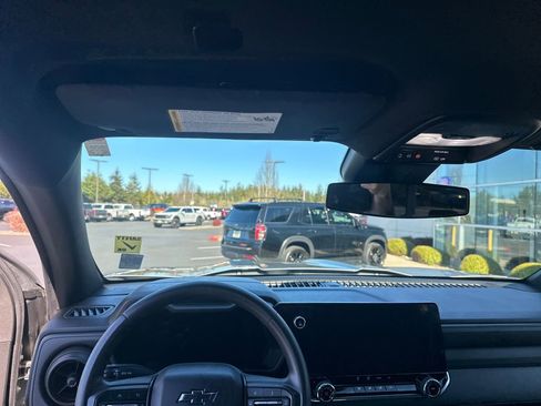 Used 2023 Chevrolet Colorado Trail Boss w/ Technology Package image 12