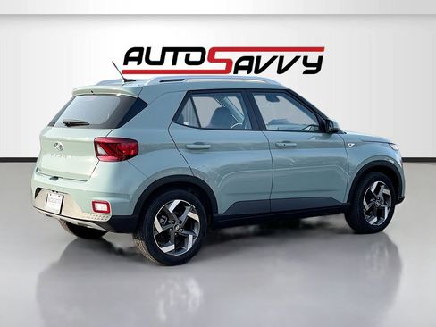 Used 2025 Hyundai Venue Limited FWD image 7