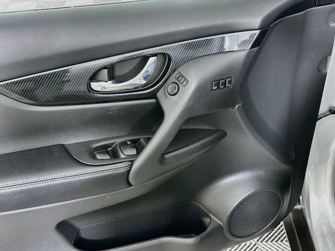 Used 2019 Nissan Rogue SL FWD image 15
