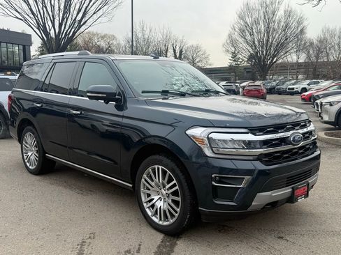 Used 2023 Ford Expedition Limited image 4