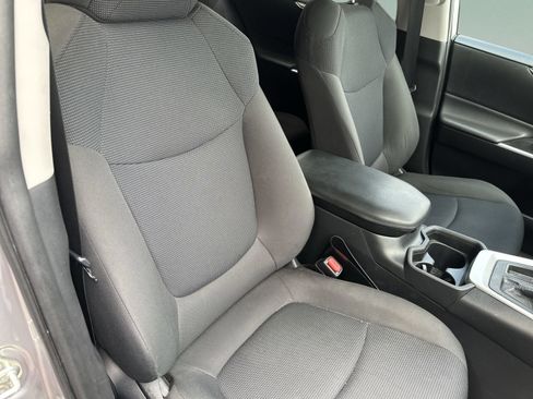 Used 2019 Toyota RAV4 LE FWD image 23