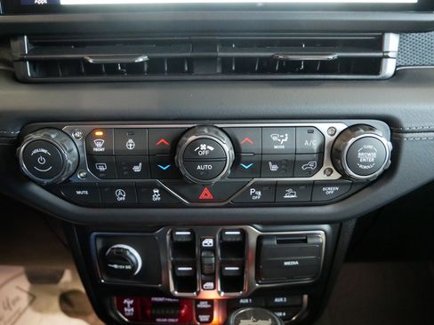 New 2026 Jeep Wrangler Unlimited Rubicon image 16