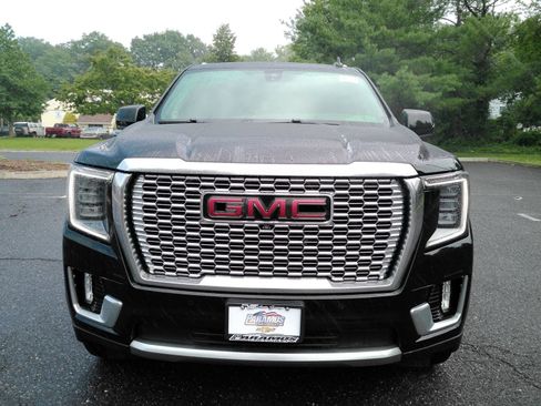 Used 2021 GMC Yukon Denali w/ Denali Ultimate Package AWD/4WD image 3