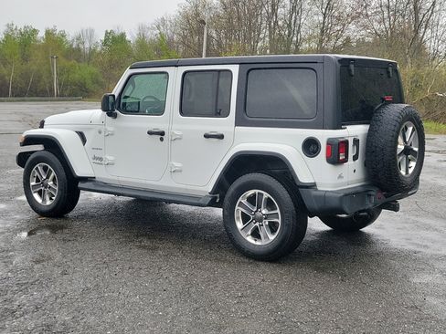 Used 2018 Jeep Wrangler Unlimited Sahara w/ Dual Top Group AWD/4WD image 7