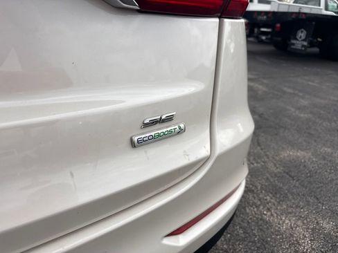 Used 2020 Ford Fusion SE image 11