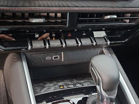 Used 2024 Chevrolet Colorado Z71 w/ Z71 Convenience Package 2 image 27