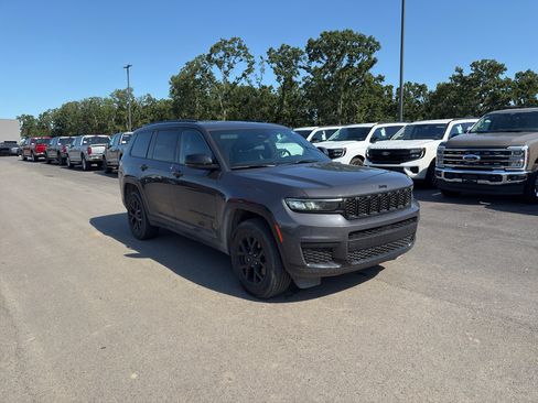 Used 2025 Jeep Grand Cherokee L Altitude AWD/4WD image 4