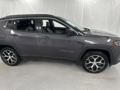 Used 2024 Jeep Compass Limited image 2