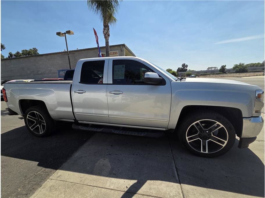 Used 2019 Chevrolet Silverado 1500 LT w/ LPO, Black Pack AWD/4WD image 6