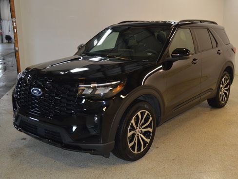 Used 2025 Ford Explorer ST-Line AWD/4WD image 7