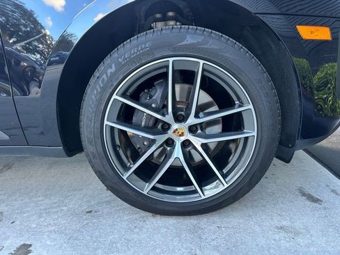 Certified 2025 Porsche Macan T image 15