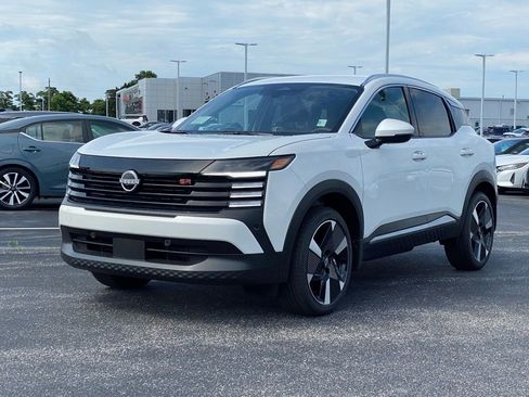 New 2025 Nissan Kicks SR image 8